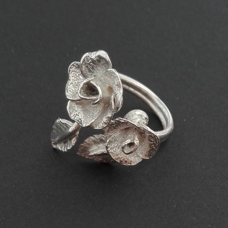 Anello in stile floreale con rose