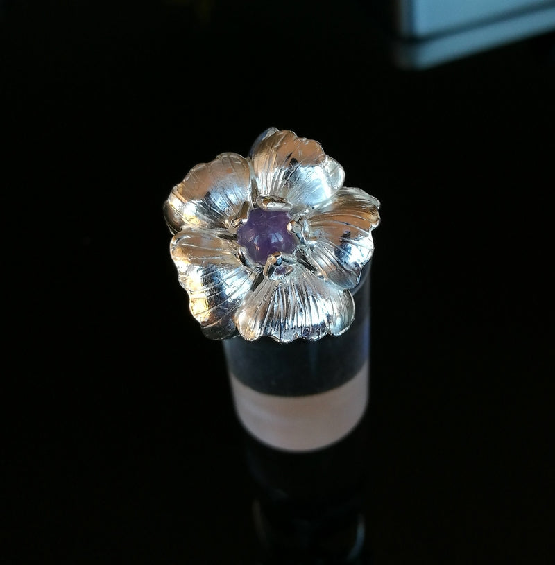 Anello stile floreale con gemma cabochon