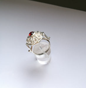 Anello in stile Antico Etrusco con Granato Rosso